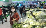 Hà Nội: Hàng hóa dồi dào, thực phẩm rau xanh giảm giá ở siêu thị